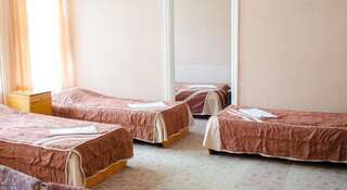 Гостиница Эконом-Отель Эльбрус Ставрополь Кровать в общем номере для мужчин и женщин с 6 кроватями-6